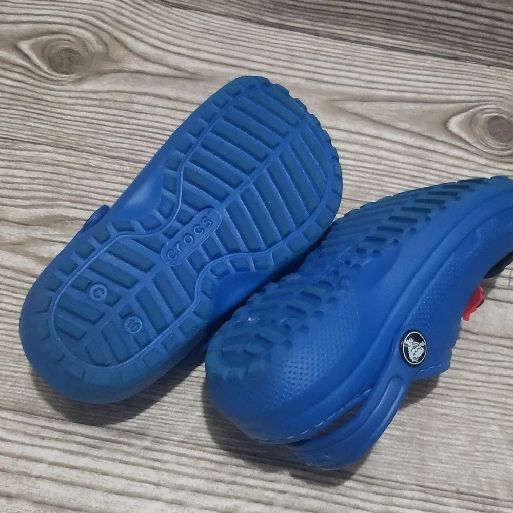 Crocs royal blue fleece lined youth shoes size 10